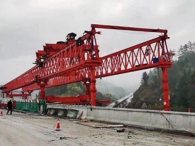 广西钦州架桥机厂家按照正规流程使用
