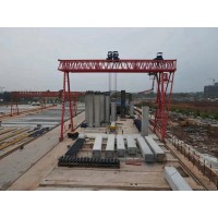 广东河源龙门吊厂家是一种大型的起重工程机械