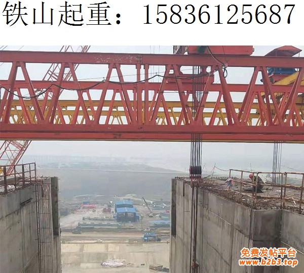 广西贵平县大藤峡水电站200吨架桥机吊装钢支臂