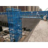 安全爬梯供应「合新建筑」施工梯笼/楼梯立杆规格@宁夏银川